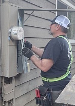 Installation Electrical Worker